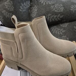 Women's Lug Sole Ankle Boots Size 11